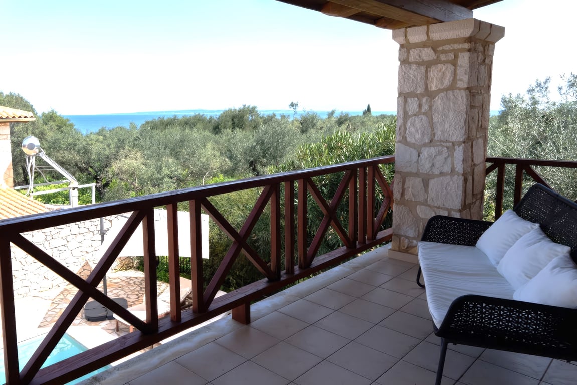Villa in Akrotiri - Image 3