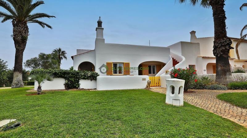 Villa in Vilamoura - view 1