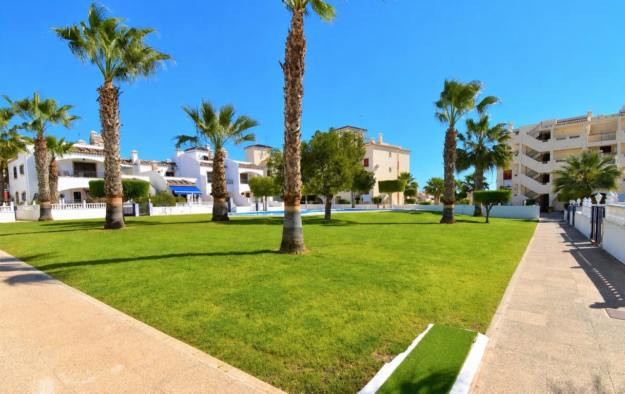 Apartment in Urbanizacion los Balcones - Image 2