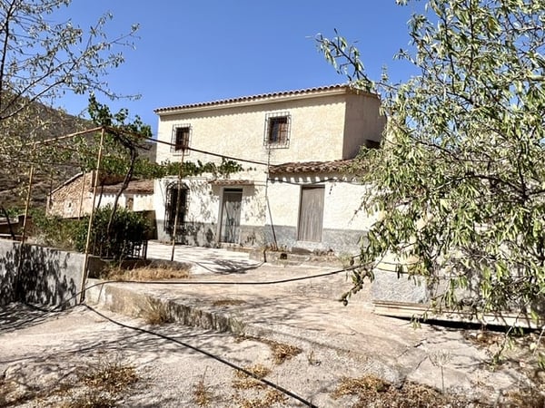 House in La Alameda - view 1