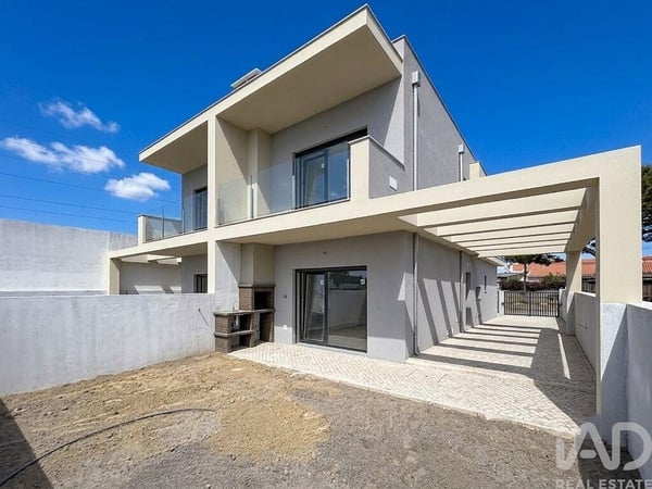 House in Fernao Ferro - view 1