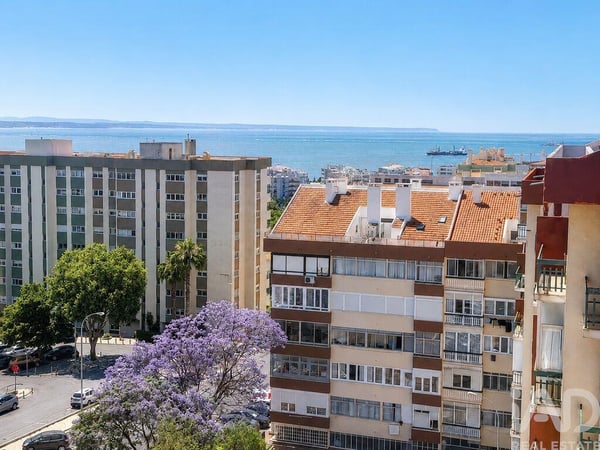 Apartment in Oeiras - view 1