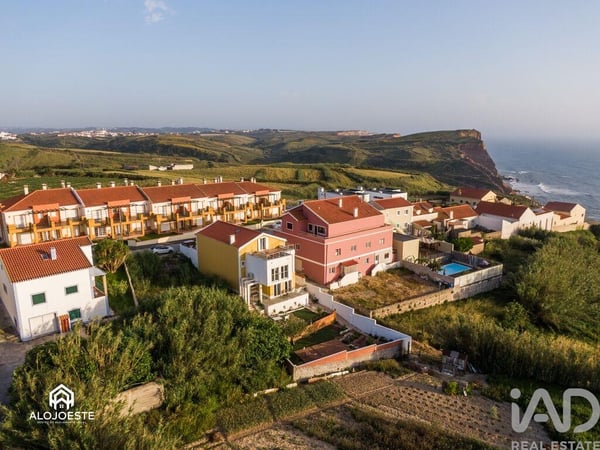 House in Sao Pedro da Cadeira - view 1