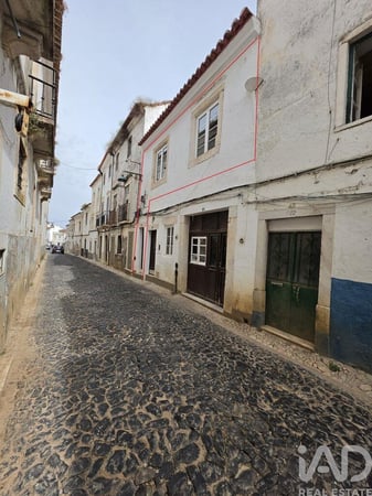 House in Estremoz (Santo Andre) - view 1