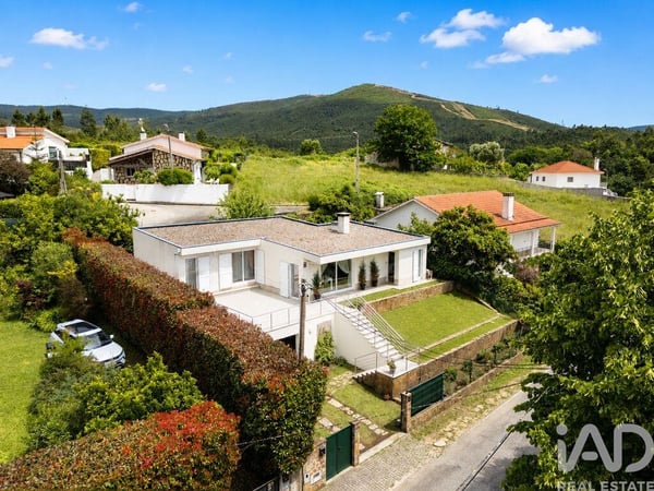 House in Vila Nova de Cerveira - view 1