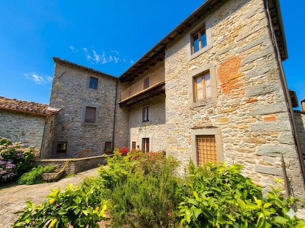 House in Castelnuovo di Garfagnana - view 1