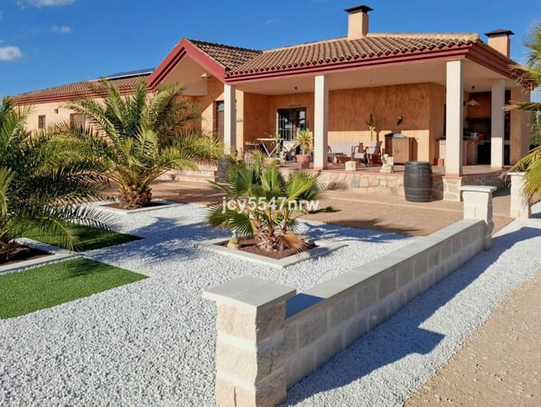 Villa in Pinoso - view 1
