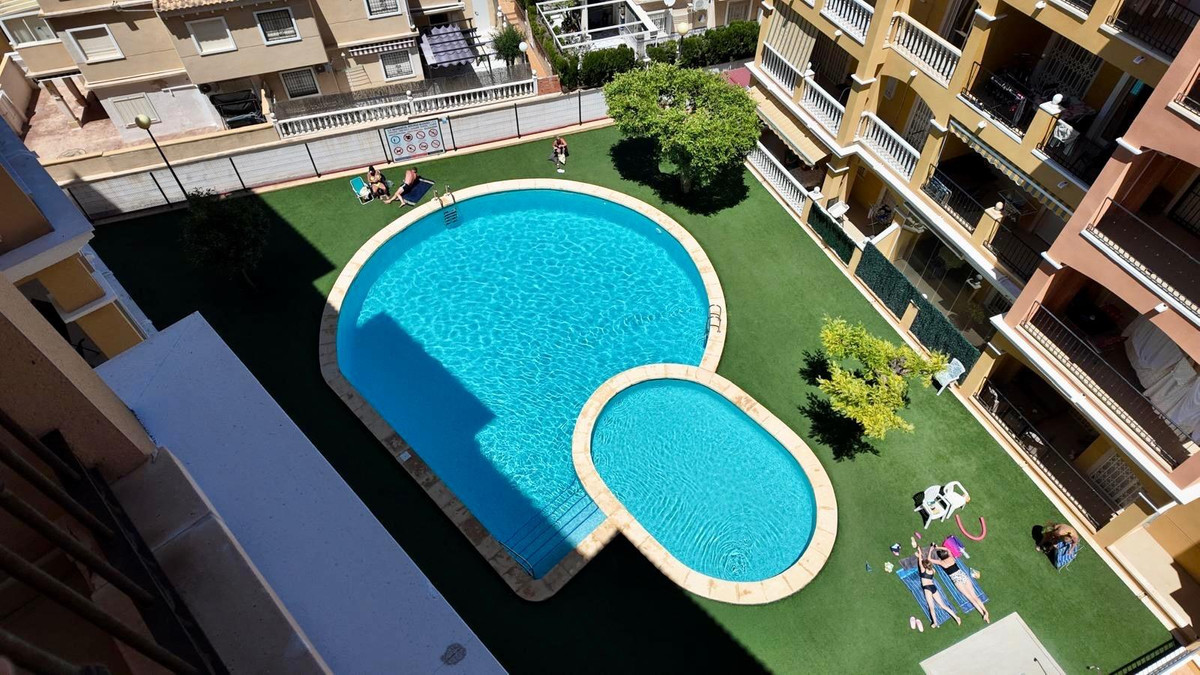 Apartment in Torrevieja - Image 2