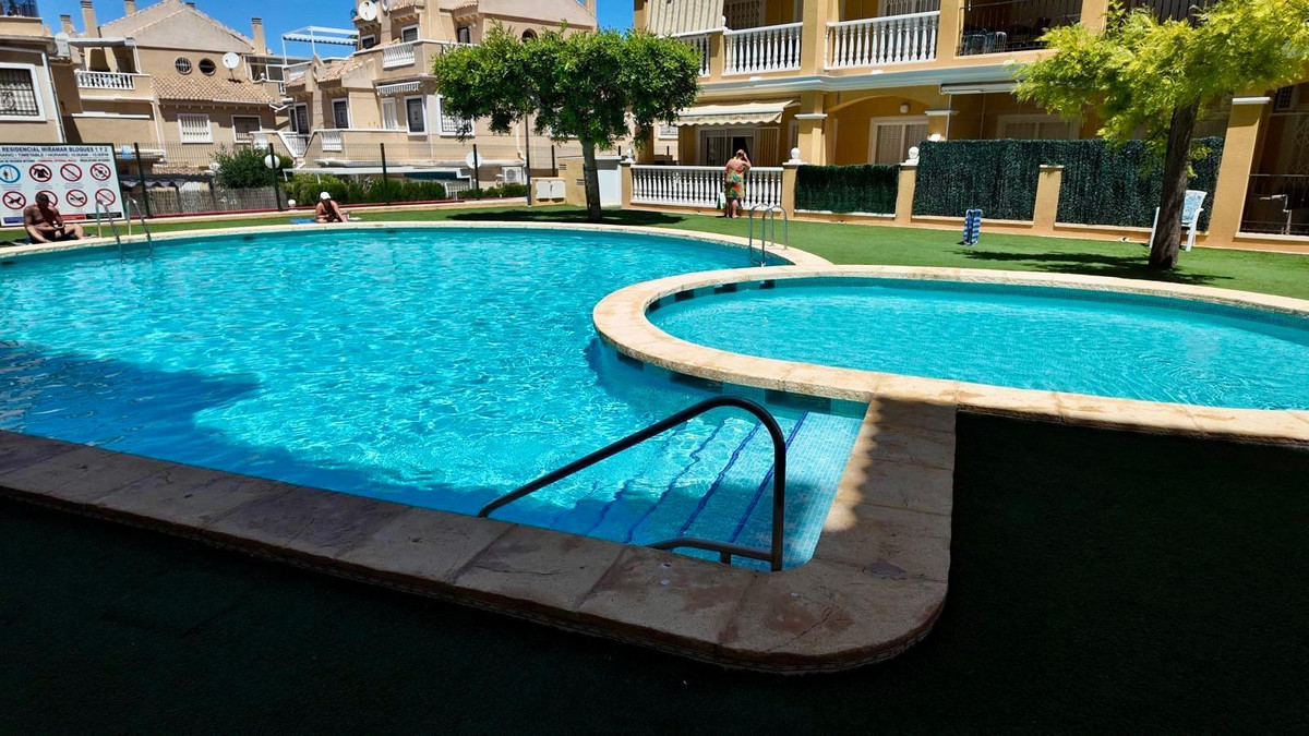 Apartment in Torrevieja - Image 3