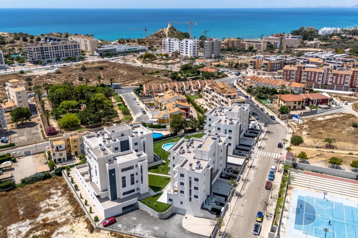 Apartment in Villajoyosa - Image 2