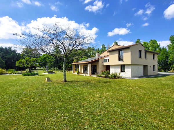 House in Jarnac - view 1
