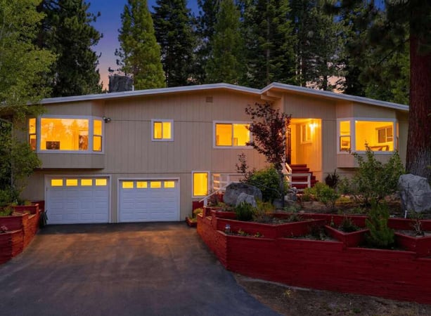 House in Elk Point - view 1