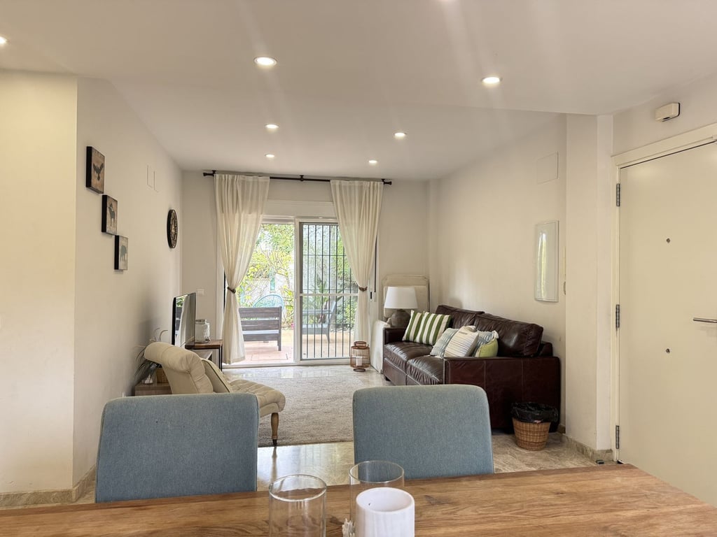 Apartment in Nueva Andalucia - Image 3
