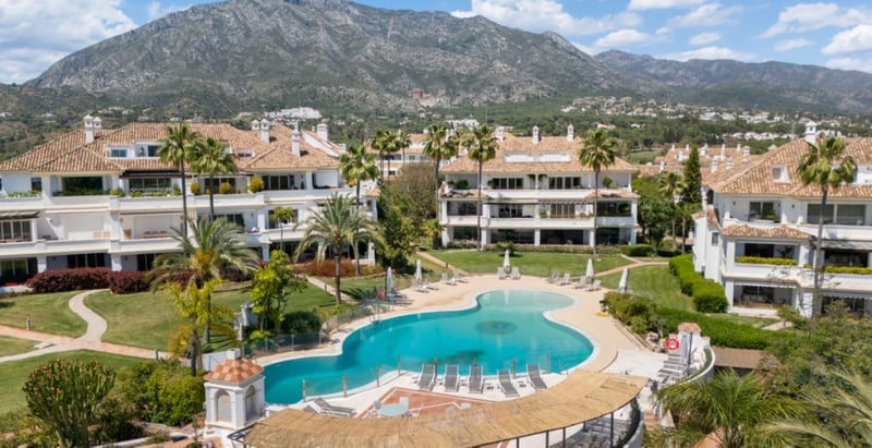 Apartment in Nueva Andalucia - view 1