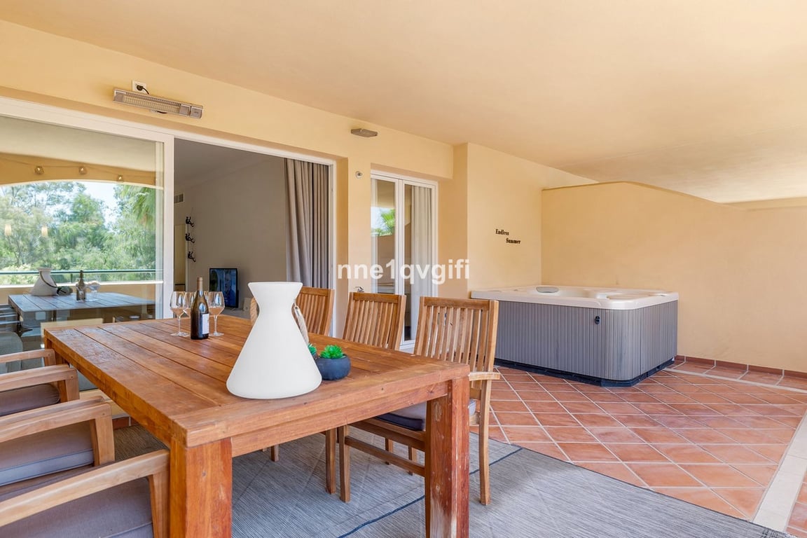Apartment in Elviria - Image 2