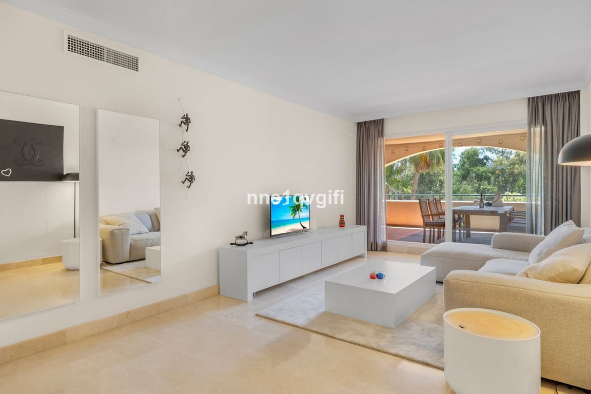 Apartment in Elviria