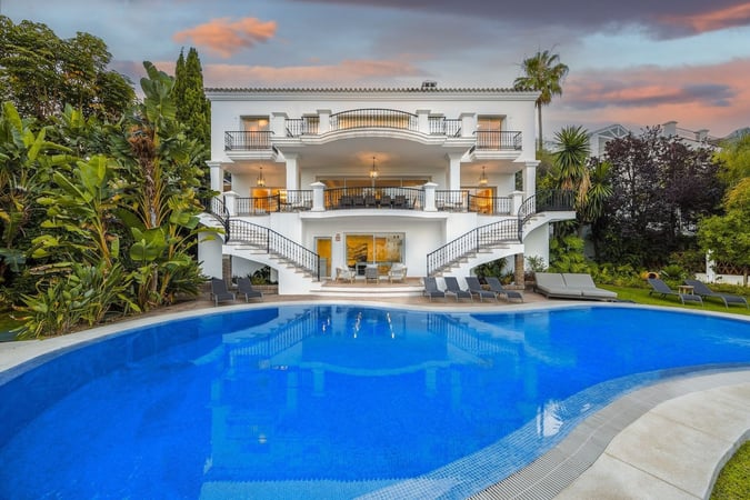 Villa in Benahavis - view 1