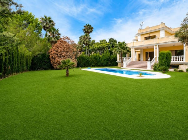 Villa in Artola - view 1