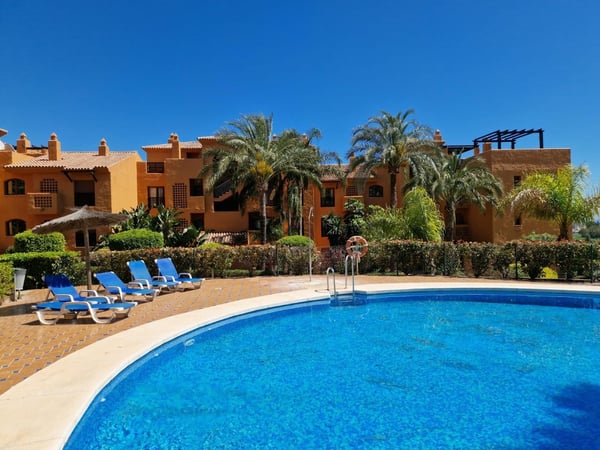 Apartment in Benahavis - view 1
