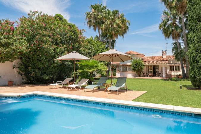 Villa in San Pedro de Alcantara - view 1