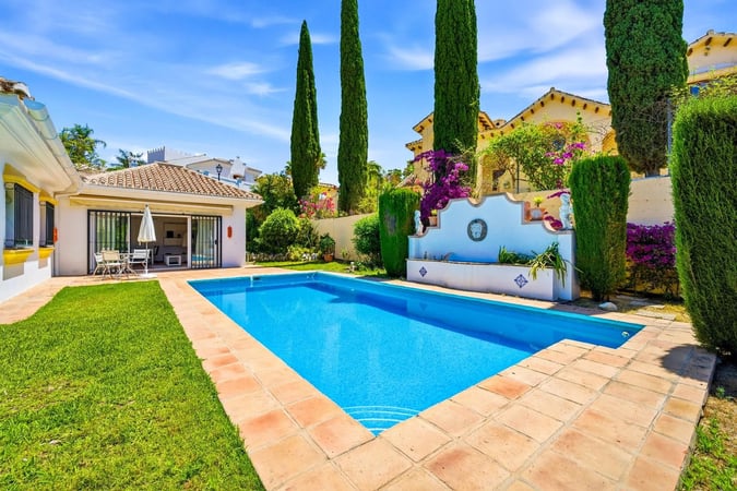 Villa in Benahavis - view 1