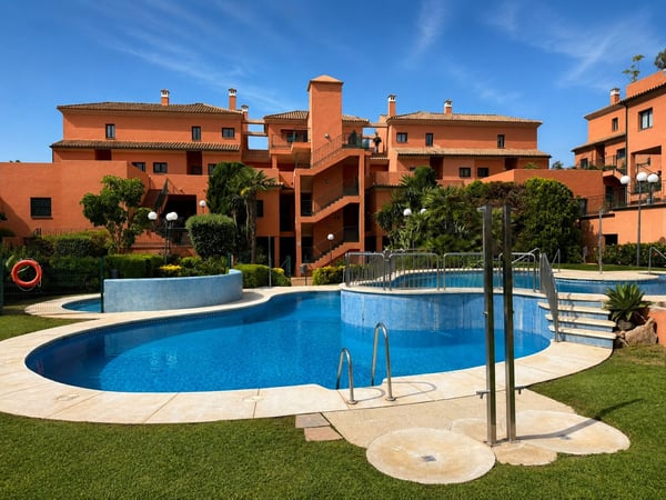Apartment in Elviria - view 1