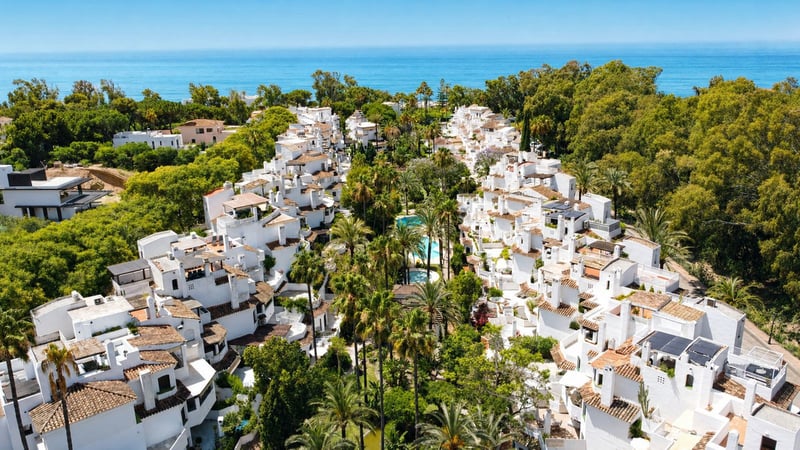 Apartment in Elviria - view 1