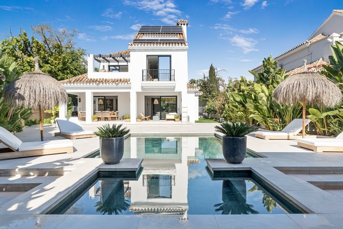 Villa in Nueva Andalucia - view 1