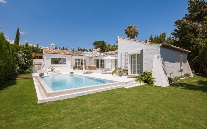 Villa in Guadalmina - view 1