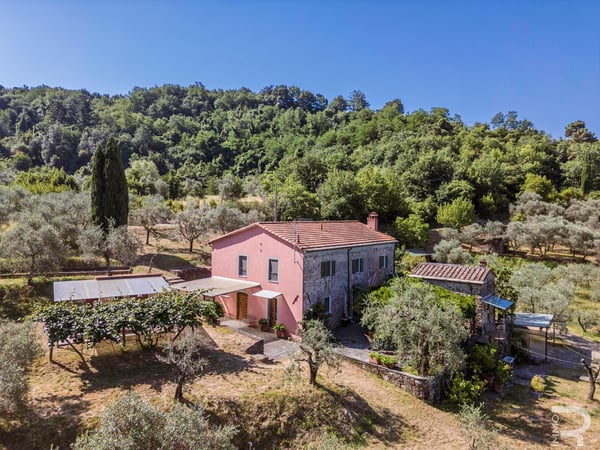 House in Fosdinovo - view 1