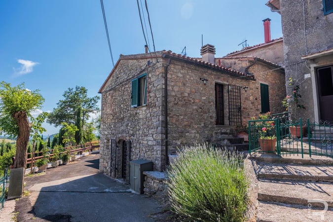 House in Semproniano - view 1