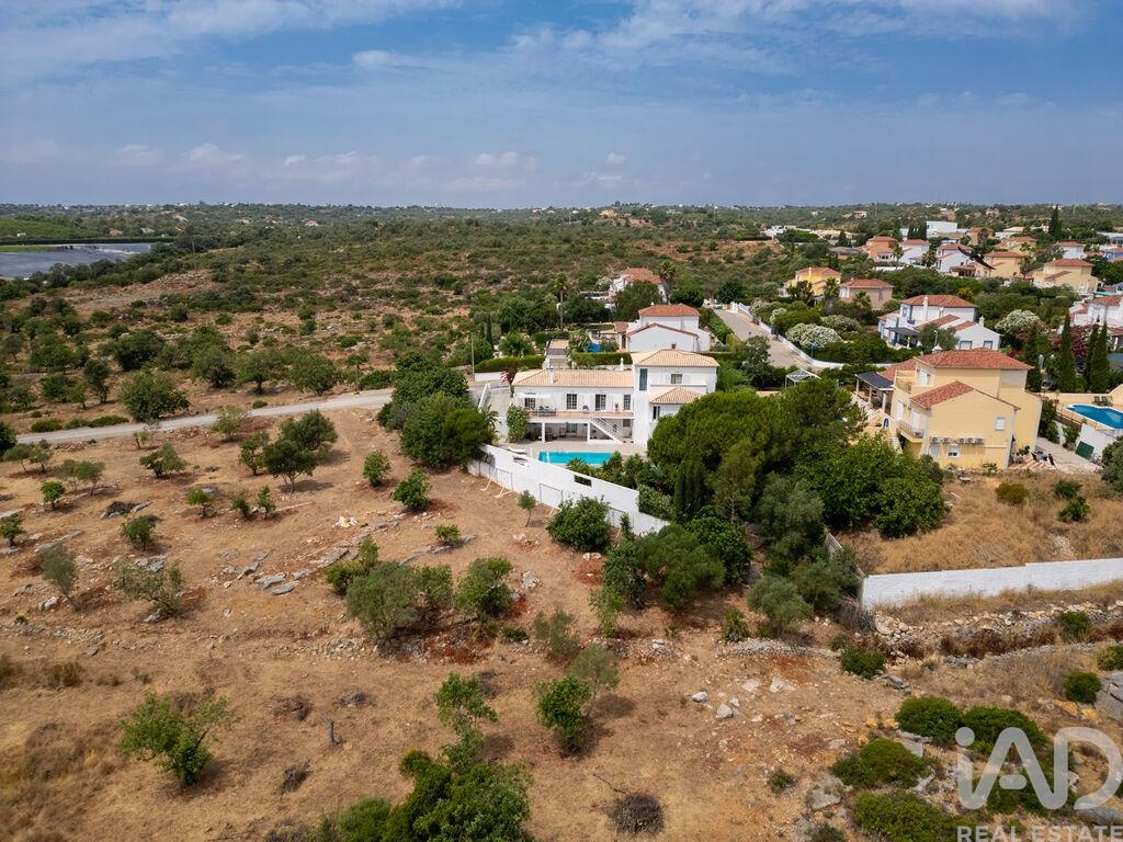 House in Quelfes - Image 3