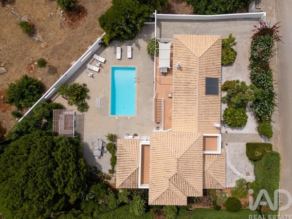 House in Quelfes - view 1