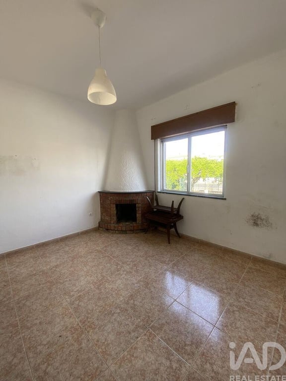 House in Vale da Rosa - Image 3