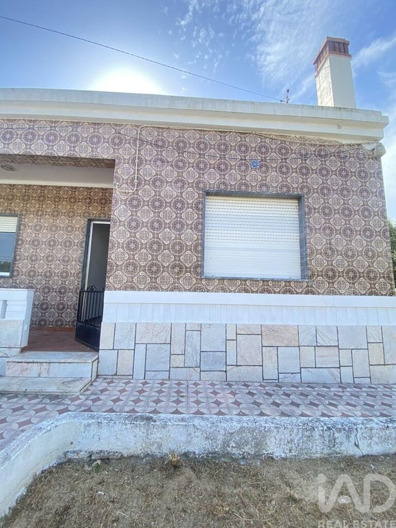 House in Vale da Rosa - Image 2