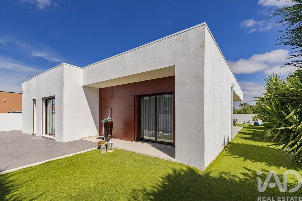 House in Brejos de Azeitao - Image 2