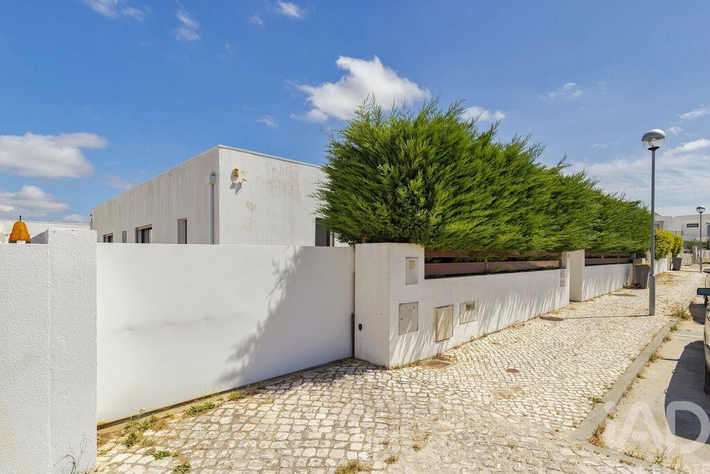 House in Brejos de Azeitao - Image 3