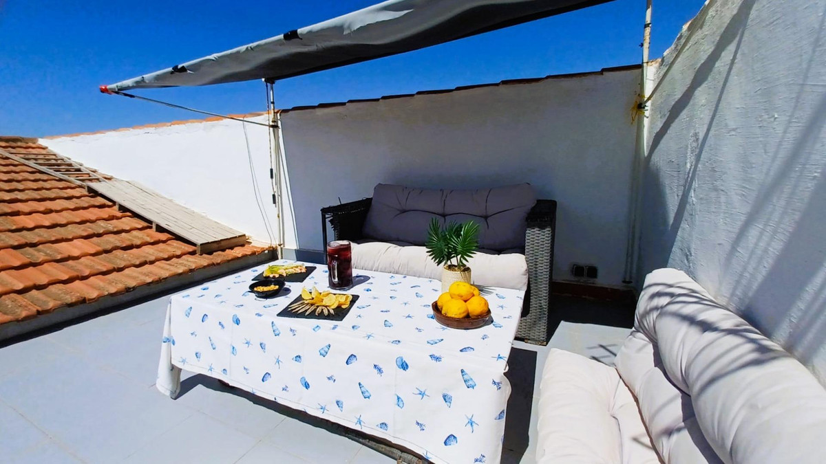 Apartment in Los Tarragas - Image 2