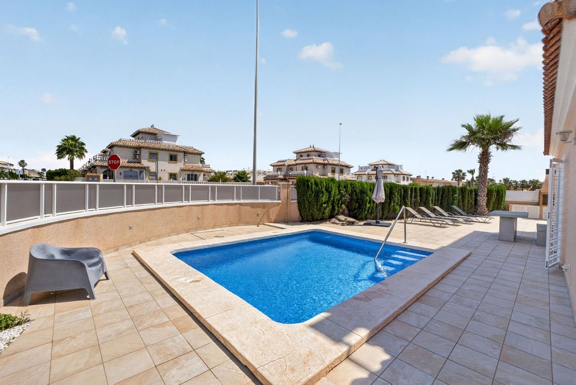 House in Dehesa de Campoamor - Image 3