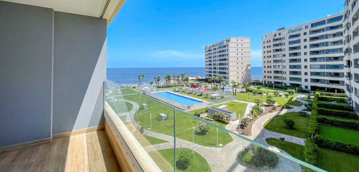 Apartment in Punta Prima - Image 2