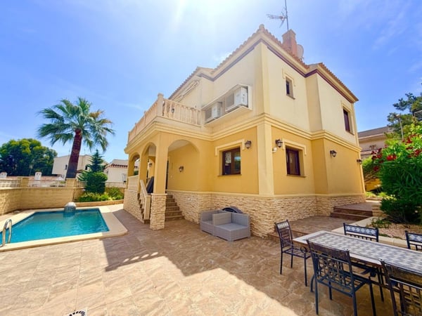 Villa in Dehesa de Campoamor - view 1
