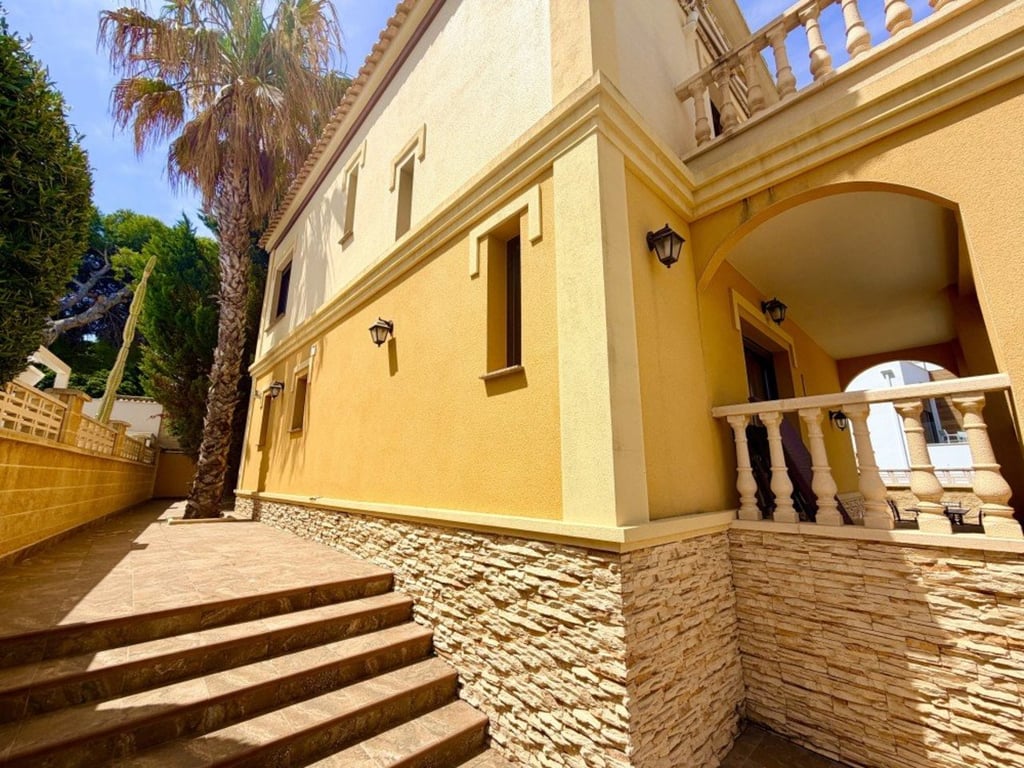 Villa in Dehesa de Campoamor - Image 2
