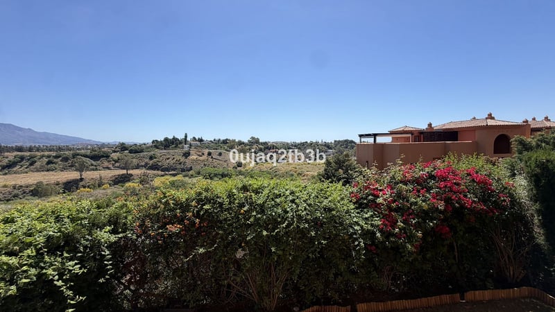 Apartment in Benahavis - view 1