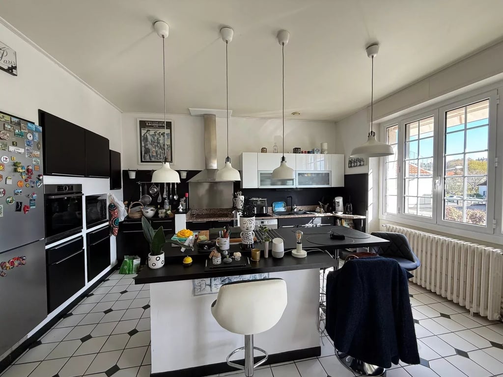 House in Sauveterre-de-Bearn - Image 3