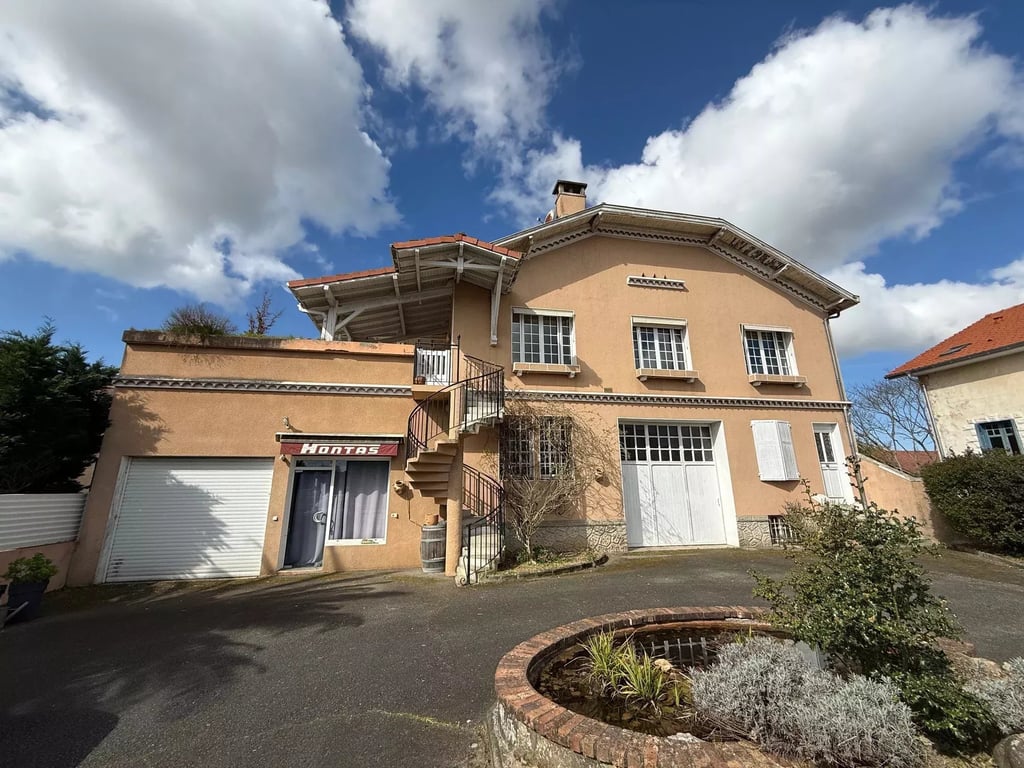House in Sauveterre-de-Bearn