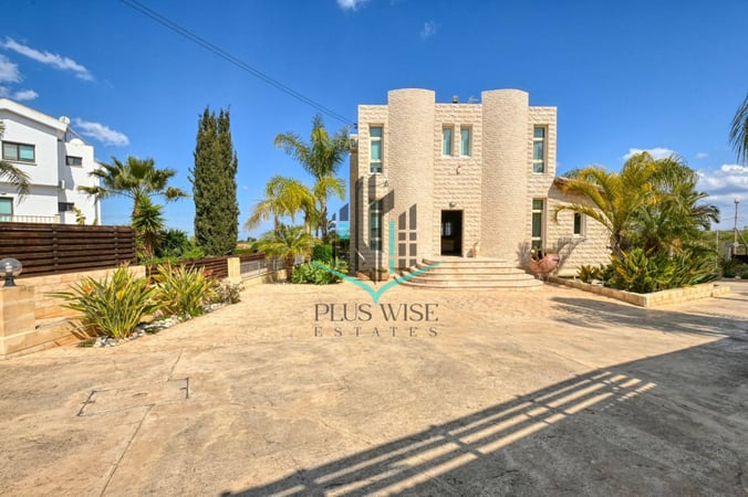 Villa in Paralimni - view 1