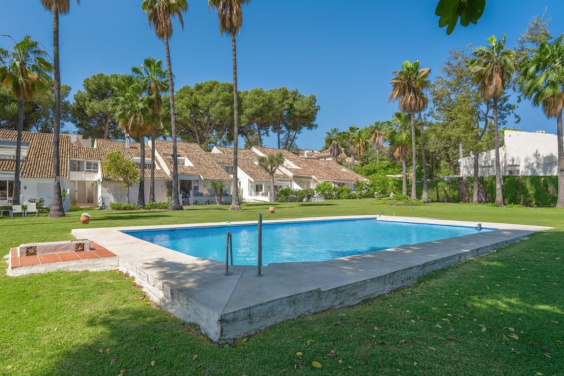 Penthouse in Nueva Andalucia - Image 2