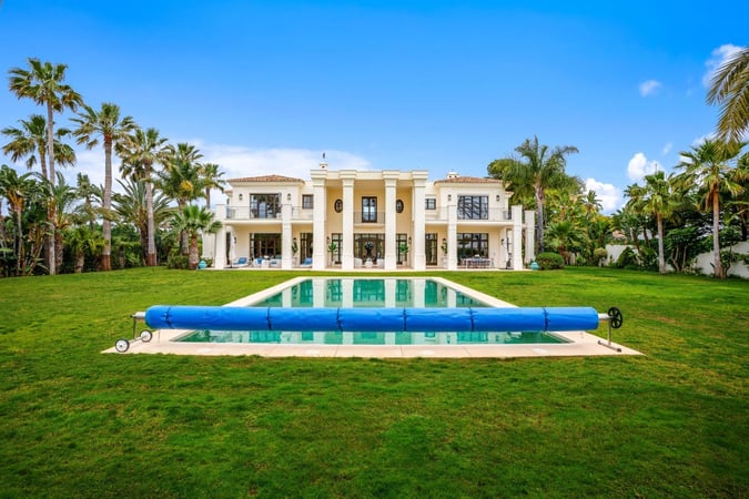Villa in Guadalmina - view 1