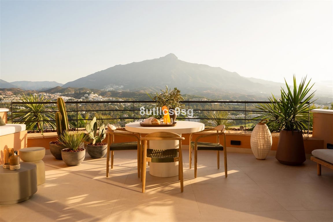 Apartment in Nueva Andalucia - Image 2