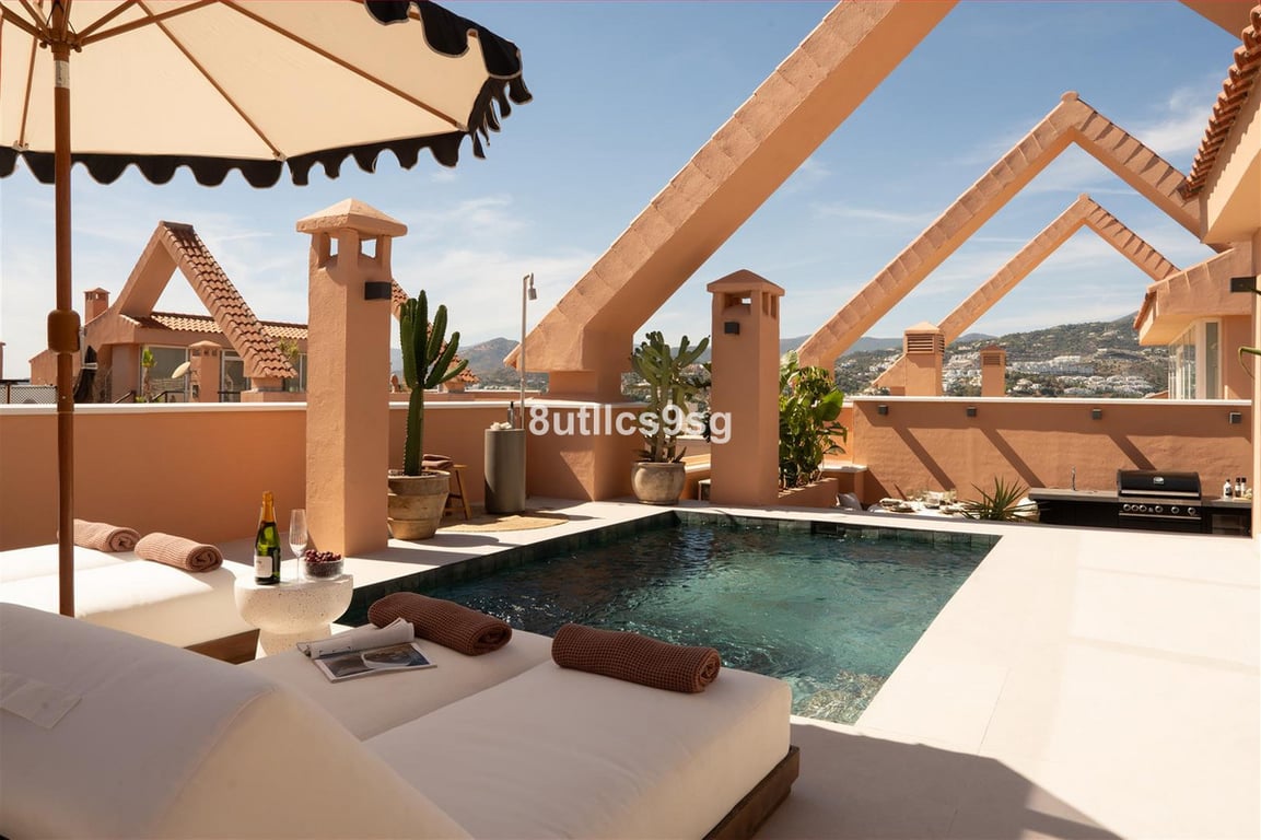 Apartment in Nueva Andalucia - Image 3